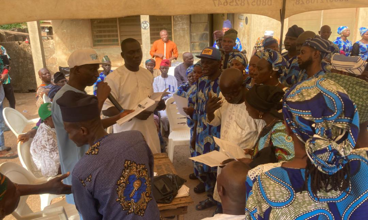 Egbeda APC Leadership swears in Ward 7 New Executive, demands total Poll Victory in 2027